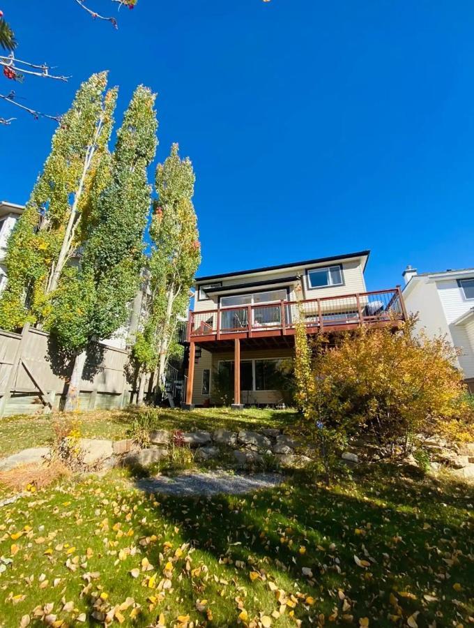 Private, Spacious, & Bright Home Калгари Экстерьер фото